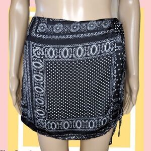 Darah Dahl Medium‎  Black Paisley Skort